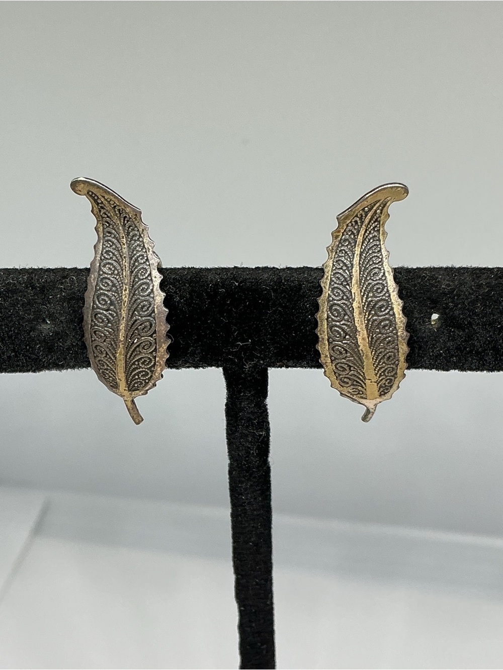 Vintage Beau Sterling Embossed Leaf Shaped Screw Back Earrings